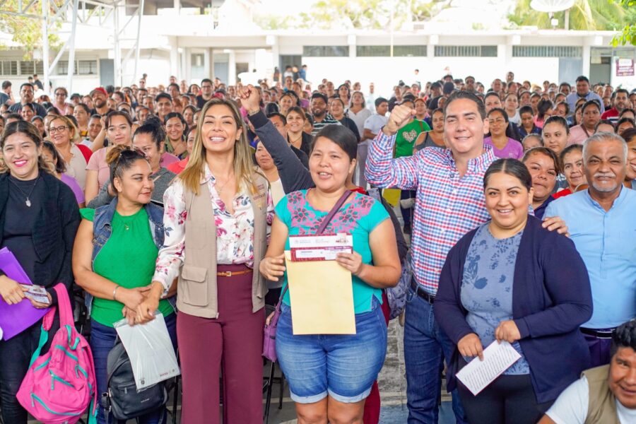 “Hoy las becas son para todas las familias sin distinción”: Héctor Santana en entrega de la Beca Universal