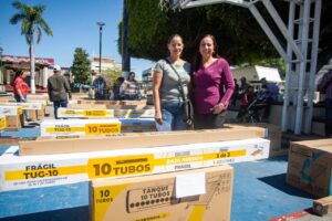 Entrega Anabel Guerrero calentadores solares