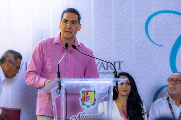 Héctor Santana y Miguel Ángel Navarro Quintero encabezan la inauguración del festival turístico Gala Puerto Vallarta-Riviera Nayarit
