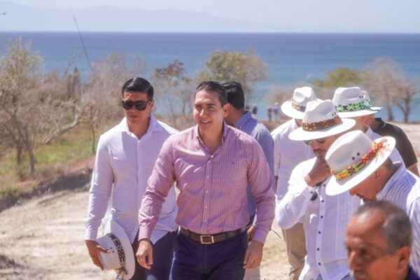 Héctor Santana acompaña al gobernador en la colocación de la primera piedra del Hotel Montage en Punta de Mita