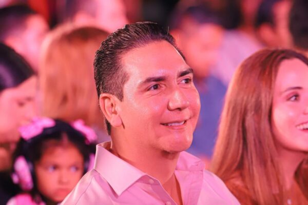 Lleva Héctor Santana jurado de lujo a Miss Bahía de Banderas 2025