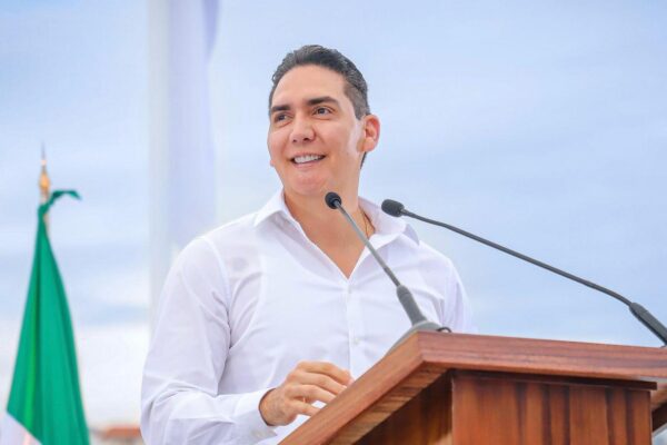 Héctor Santana llama a evitar pintas políticas en avenidas principales de Bahía de Banderas