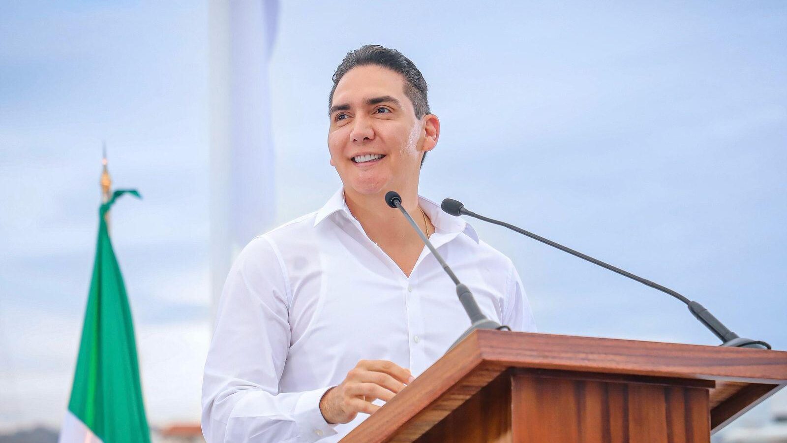 Héctor Santana llama a evitar pintas políticas en avenidas principales de Bahía de Banderas