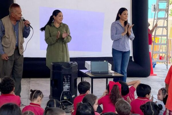Cine en tu Comunidad en Jardín de Niños de La Peñita de Jaltemba