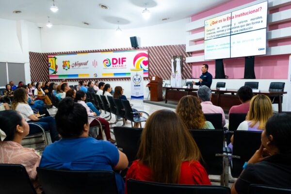 Fortalece Beatriz Estrada la ética y responsabilidad en DIF Nayarit.