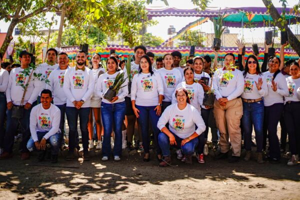 Bahía de Banderas se suma al Tequio Nacional por la Paz; más de 100 jóvenes rehabilitan parque en La Misión.