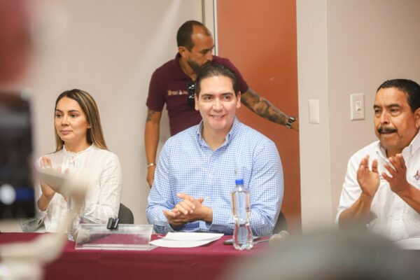 “El deporte es nuestra prioridad”: Héctor Santana presenta proyecto de alberca olímpica en Bahía de Banderas.