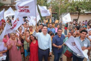 Héctor Santana arranca pavimentación de la calle Zacatecas en Valle de Banderas.