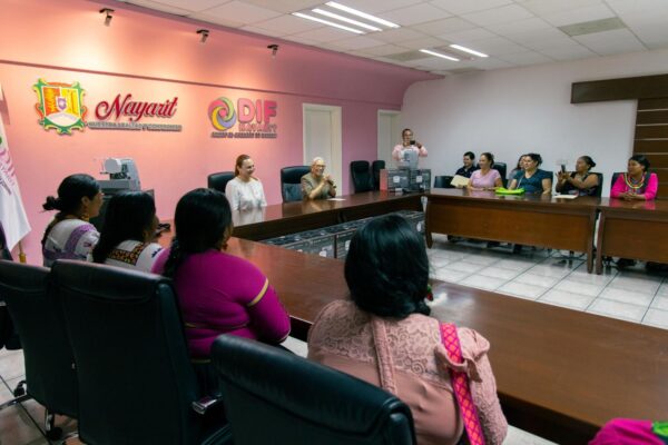 Impulsa Beatriz Estrada el autoempleo y empoderamiento de mujeres en Nayarit.